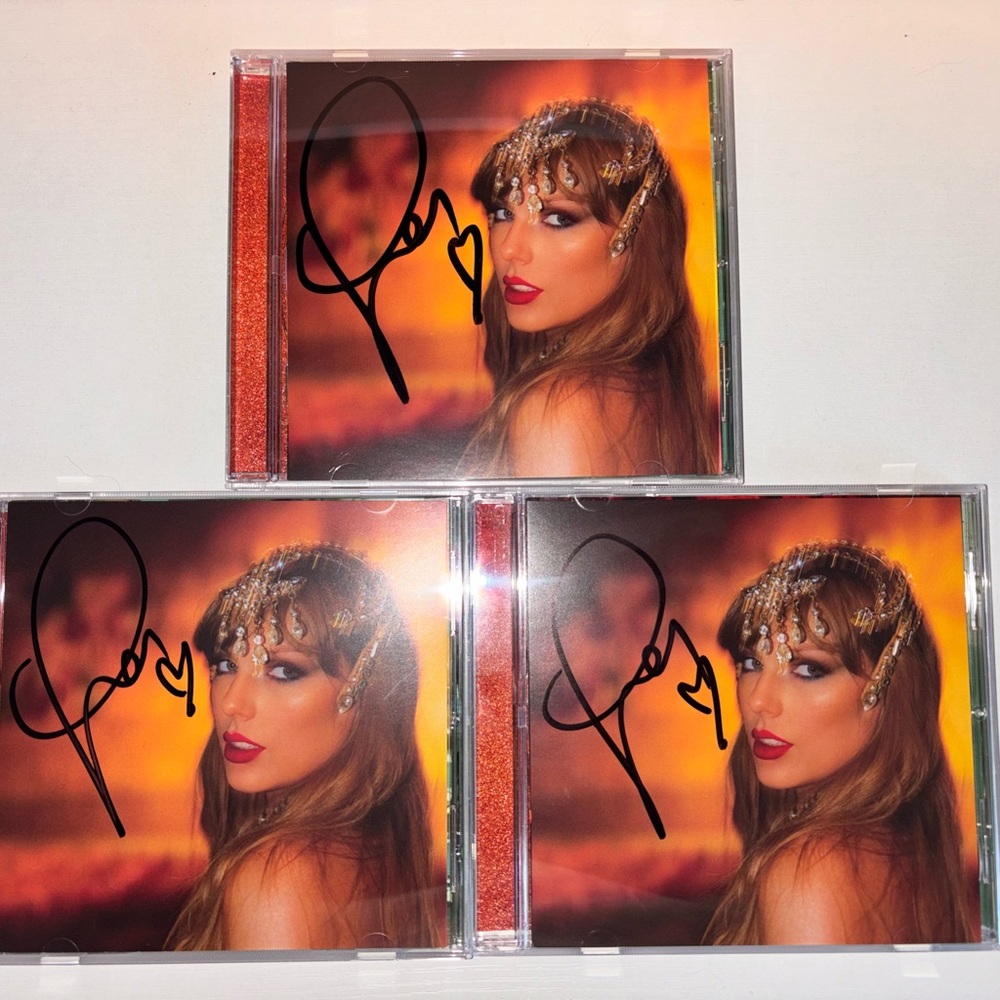 Taylor Swift The Life of A Showgirl CD Picture #1